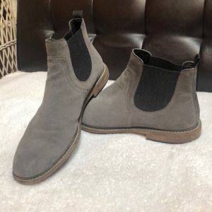 Suede Chelsea boots by The Rail